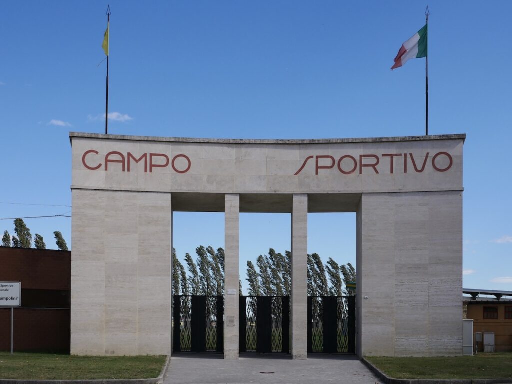 Campo sportivo, Tresigallo, Tresigallo, turismo culturale, Emilia Romagna, Italia, architettura razionalista, Edmondo Rossoni.