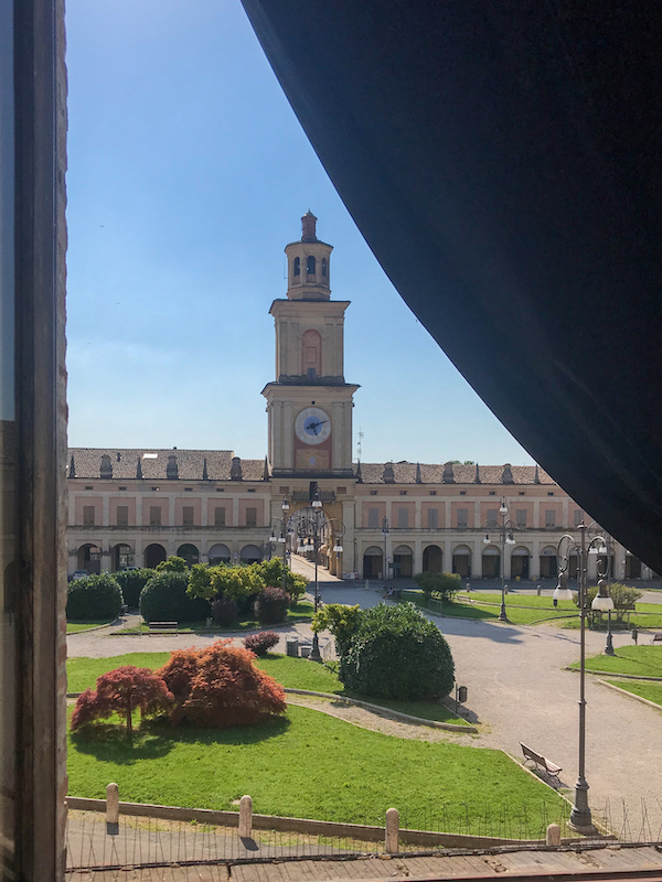 La Torre civica di Gualtieri dalle finestre di Palazzo Bentivoglio