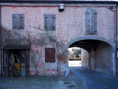 Una vecchia locanda nel borghetto sotto al Castello di Mesola