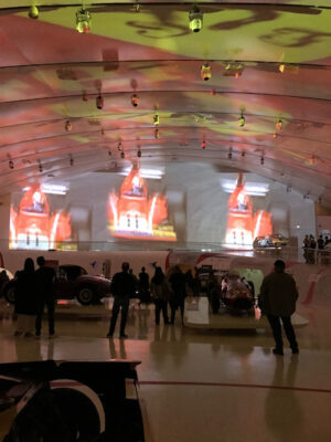 Il Museo Ferrari di Modena diventa un enorme palcoscenico per un video celebrativo di ENZO FERRARI, davvero commovente.