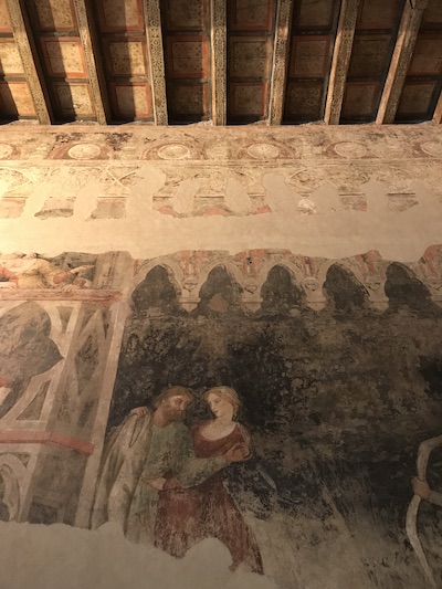 Uno degli affreschi ancora visibili alla Sala di Ercole della Biblioteca Ariostea di Ferrara