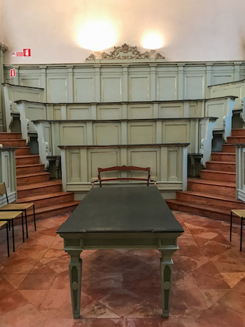 Il teatro anatomico di Ferrara, un luogo dove sia nel 1700 venivano sezionati i cadaveri