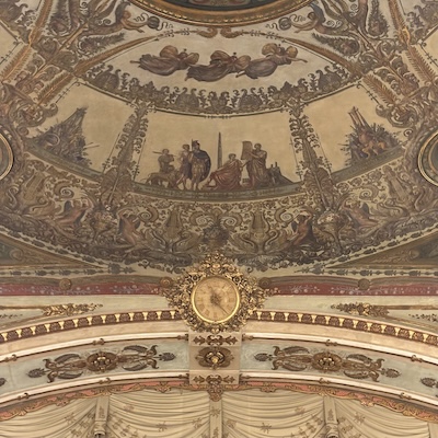 Sai perché l'orologio della platea del teatro comunale di ferrara è bloccato all 11,24 dagli anni '90? perché il suo ticchettio disturbava gli attori!